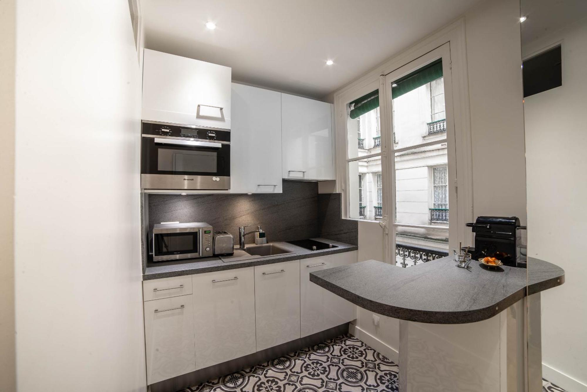 The Charming Rue Cler Apartment *